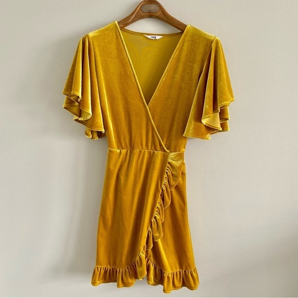 Jack by BB Dakota Dresses & Skirts - Jack by BB Dakota Velour Fit & Flare Wrap Dress Size S/M
